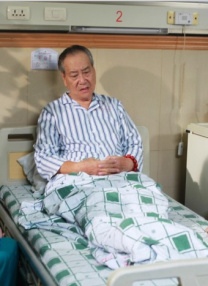 两个老男人玩我一晚好爽